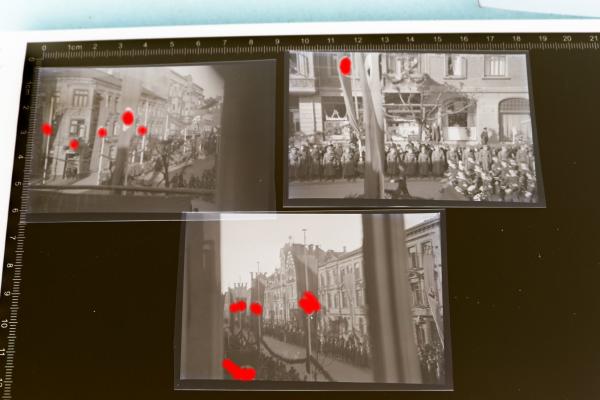 drei alte Negative - geschmückte Stadt - Feierlichkeiten